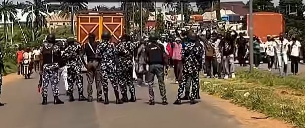 2027: Peter Obi convoy blocked from entering Benue